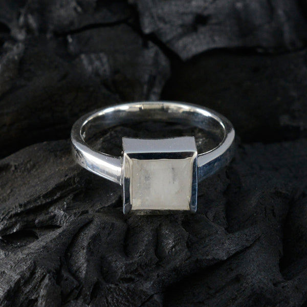 Rainbow Moonstone Solitaire Indian 92.5 Silver White Gemstone Featherlight Glamorous Ring Jewelry