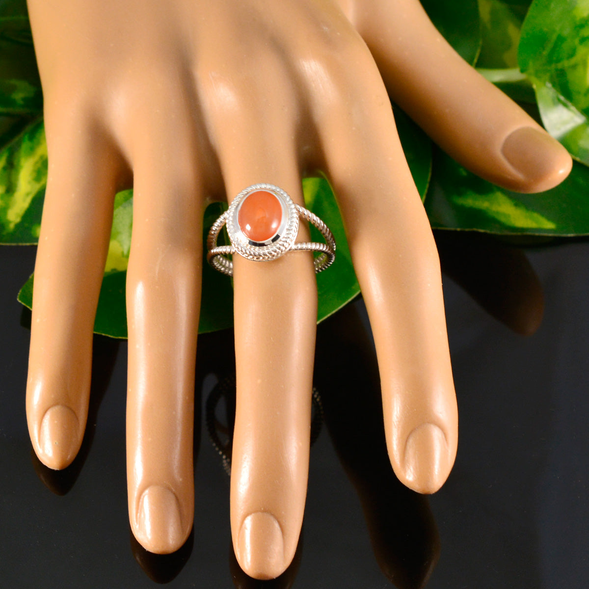 Red Onyx Solitaire Mexican 92.5 Silver Red Gemstone Classic Rope Wire Ring Jewellery