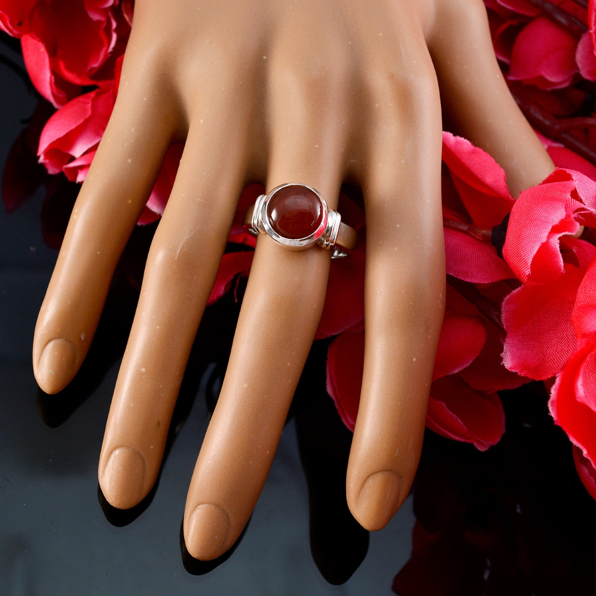 Red onyx Solitaire Russian 925 Sterling Silver Red Gemstone Eye catching Abstract Ring Jewellery