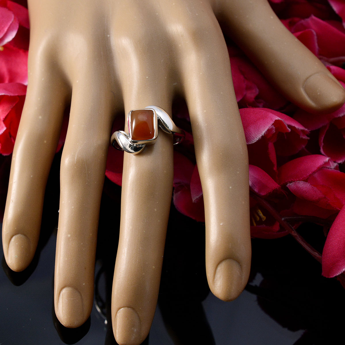 Red Onyx Solitaire German 92.5 Silver Red Gemstones Featherlight Contemporary Ring Jewelry