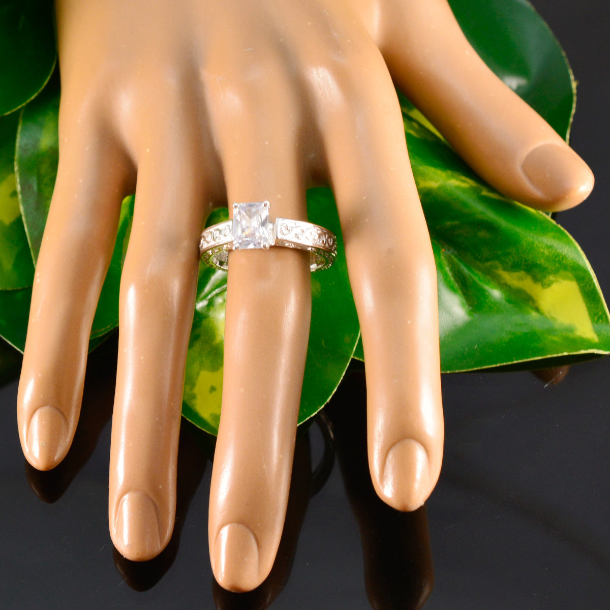 Cubic zirconia CZ Solitaire Moroccan 925 Sterling Silver White Gemstone Eye catching Modern Ring Jewellery