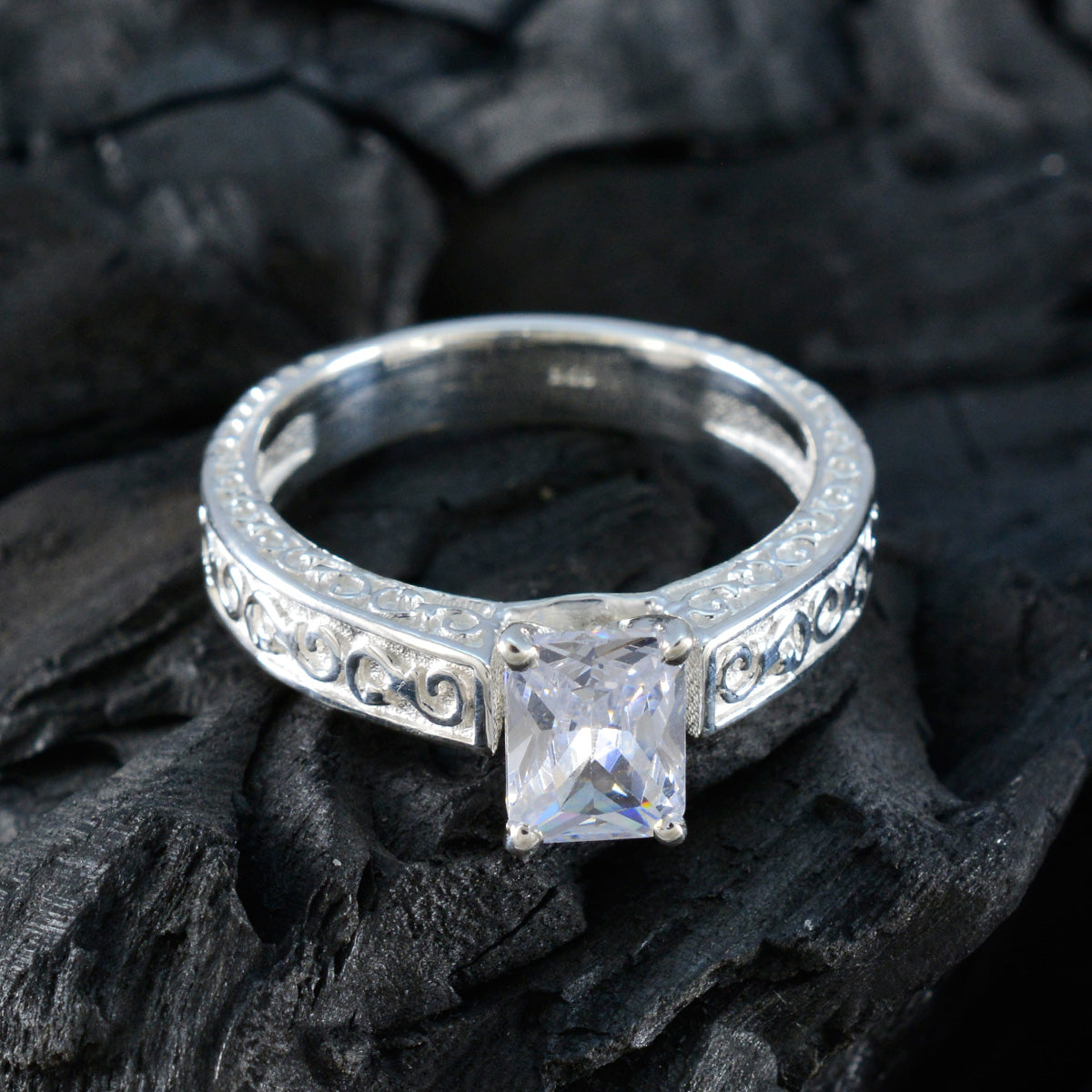 Cubic zirconia CZ Solitaire Moroccan 925 Sterling Silver White Gemstone Eye catching Modern Ring Jewellery