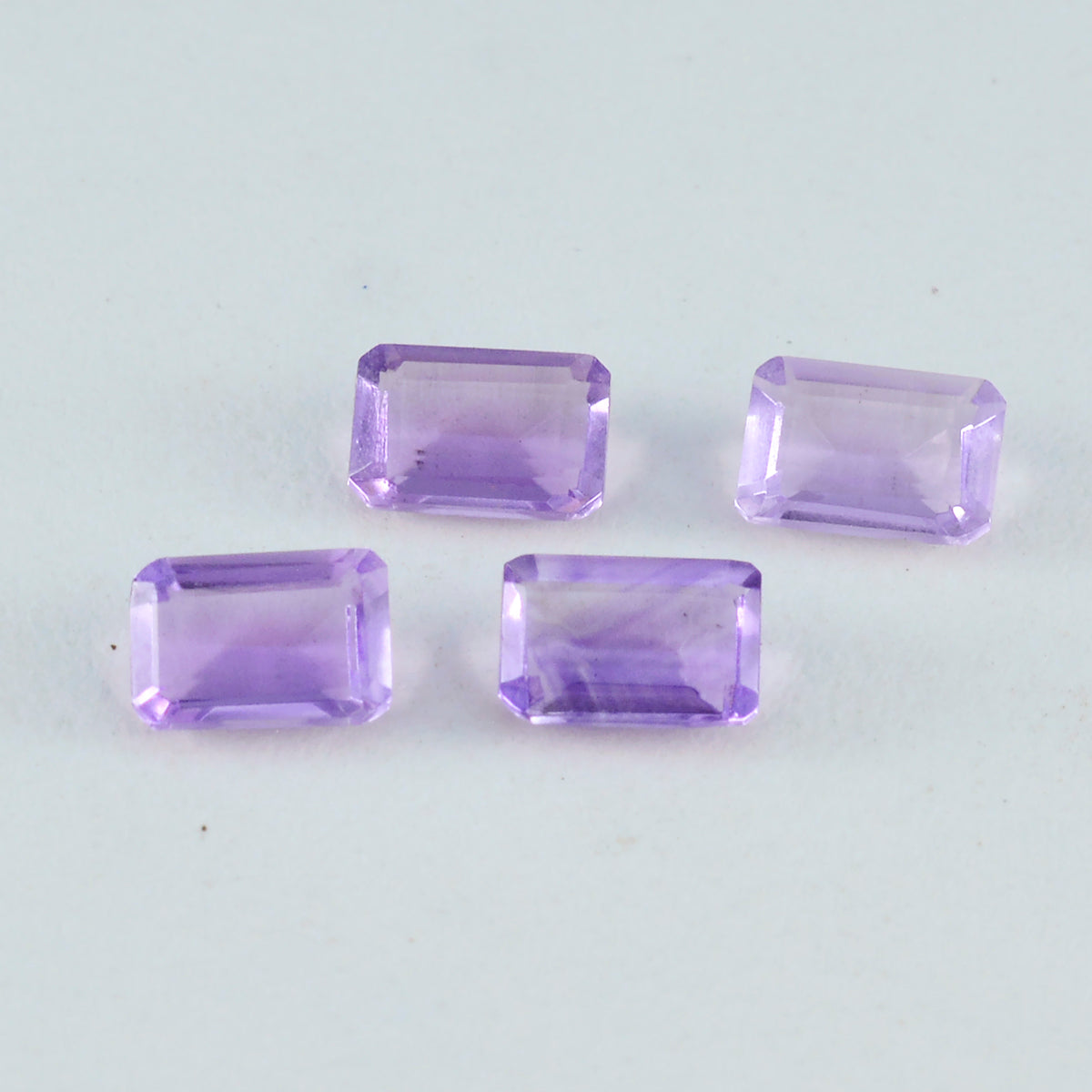 Amethyst 1PC Tiny 3x5 MM Emerald Faceted Purple Lustrous Semi Precious Gems Huvudsaklig produktbild