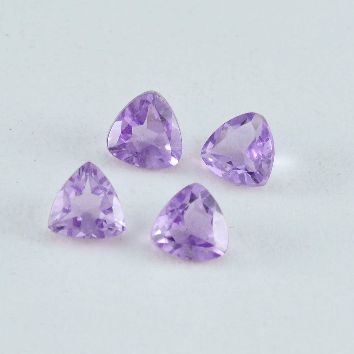 Amethyst 10PC Tiny 4x4 MM Triangle Faceted Purple Brilliant Semi Precious Loose Gems Hoofdafbeelding