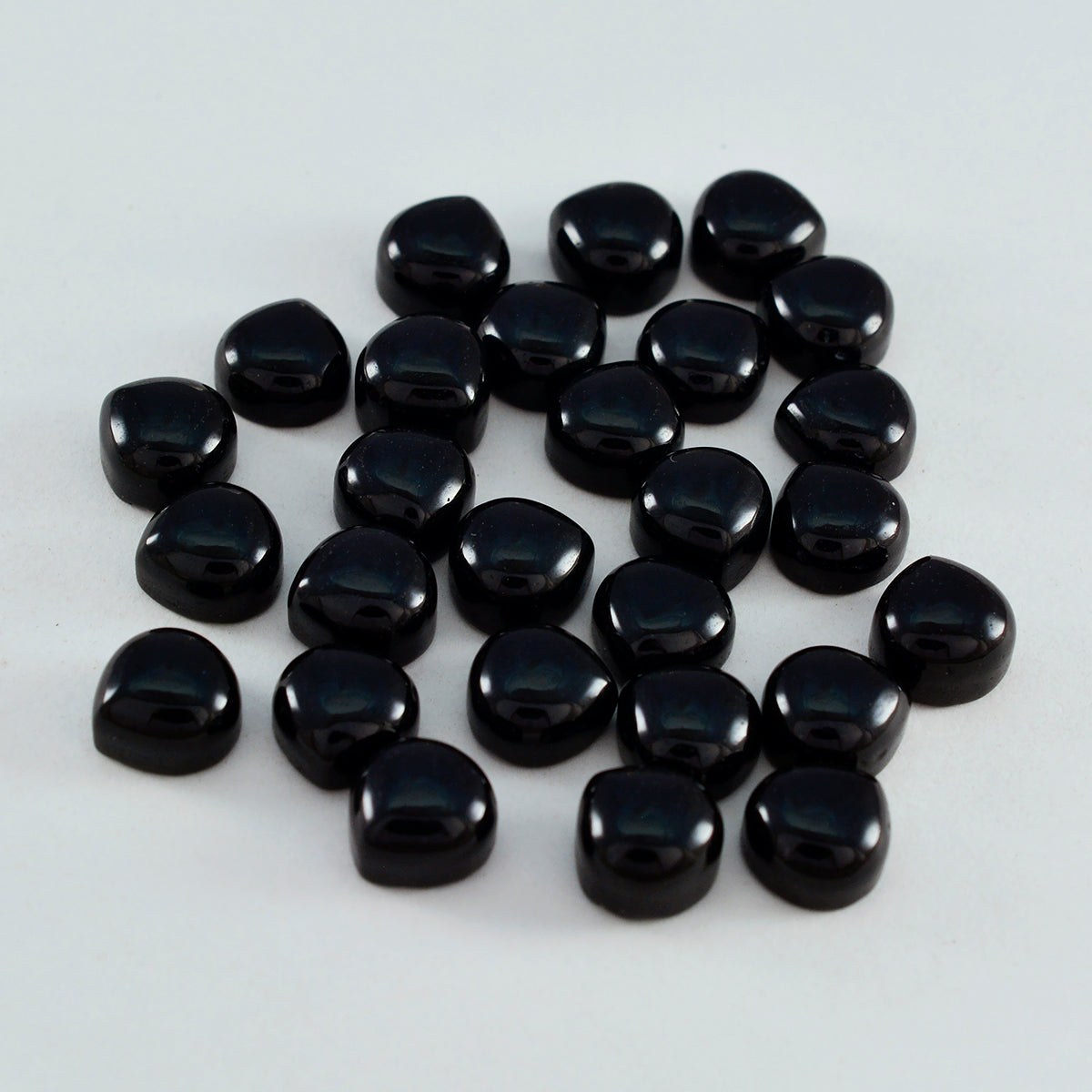 Schwarzer Onyx, 10 Stück, winzige 5 x 5 mm Herz-Cabochon, schwarze, feurige Halbedelsteine Hauptbild