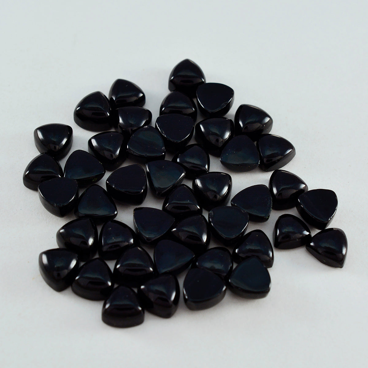 Black Onyx 10PC Tiny 4x4 MM Triangle Cabochon Black Natural semi Precious Semi Precious Gemstone Immagine principale del prodotto