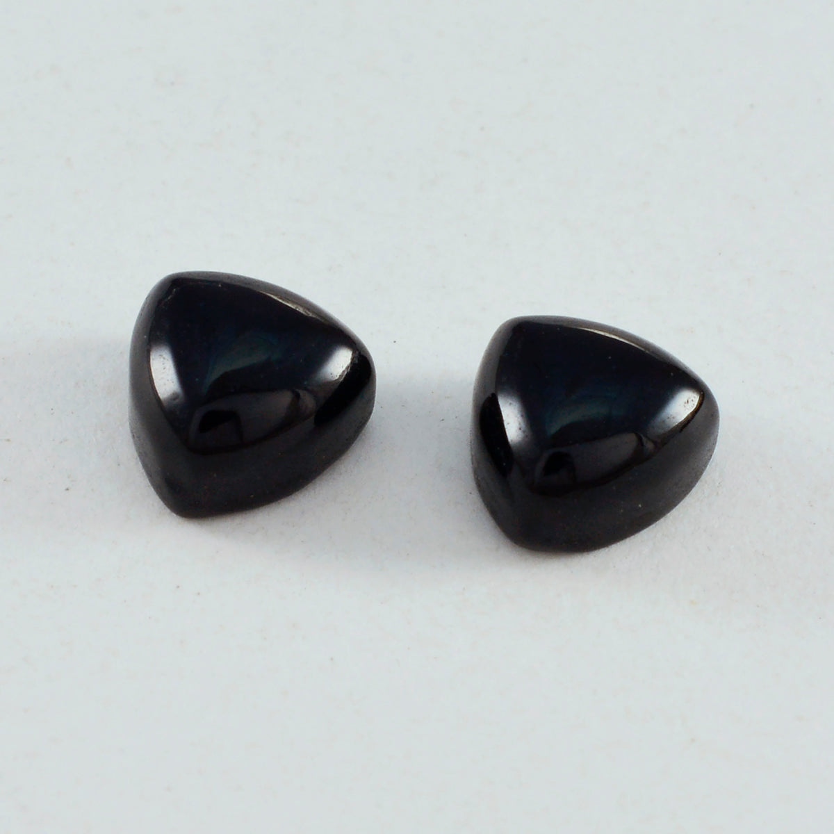 Black Onyx 1PC Small 8x8 MM Triangle Cabochon Black Fiery semi Precious Loose Gemstone Huvudsaklig produktbild