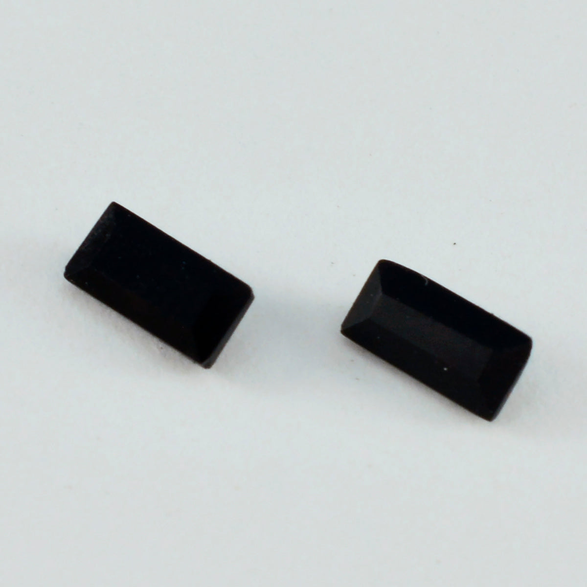 Schwarzer Onyx, 1 Stück, winzige 3 x 6 mm, Baguette, facettiert, schwarz, brillant, Halbedelsteine, lose Edelsteine Zweitbild
