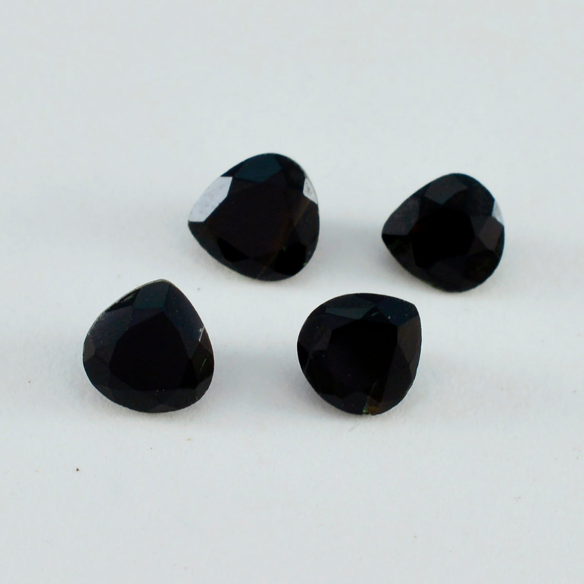 Black Onyx 10PC Tiny 5x5 MM Heart Faceted Black Sparkling Semi Precious Gems Huvudsaklig produktbild