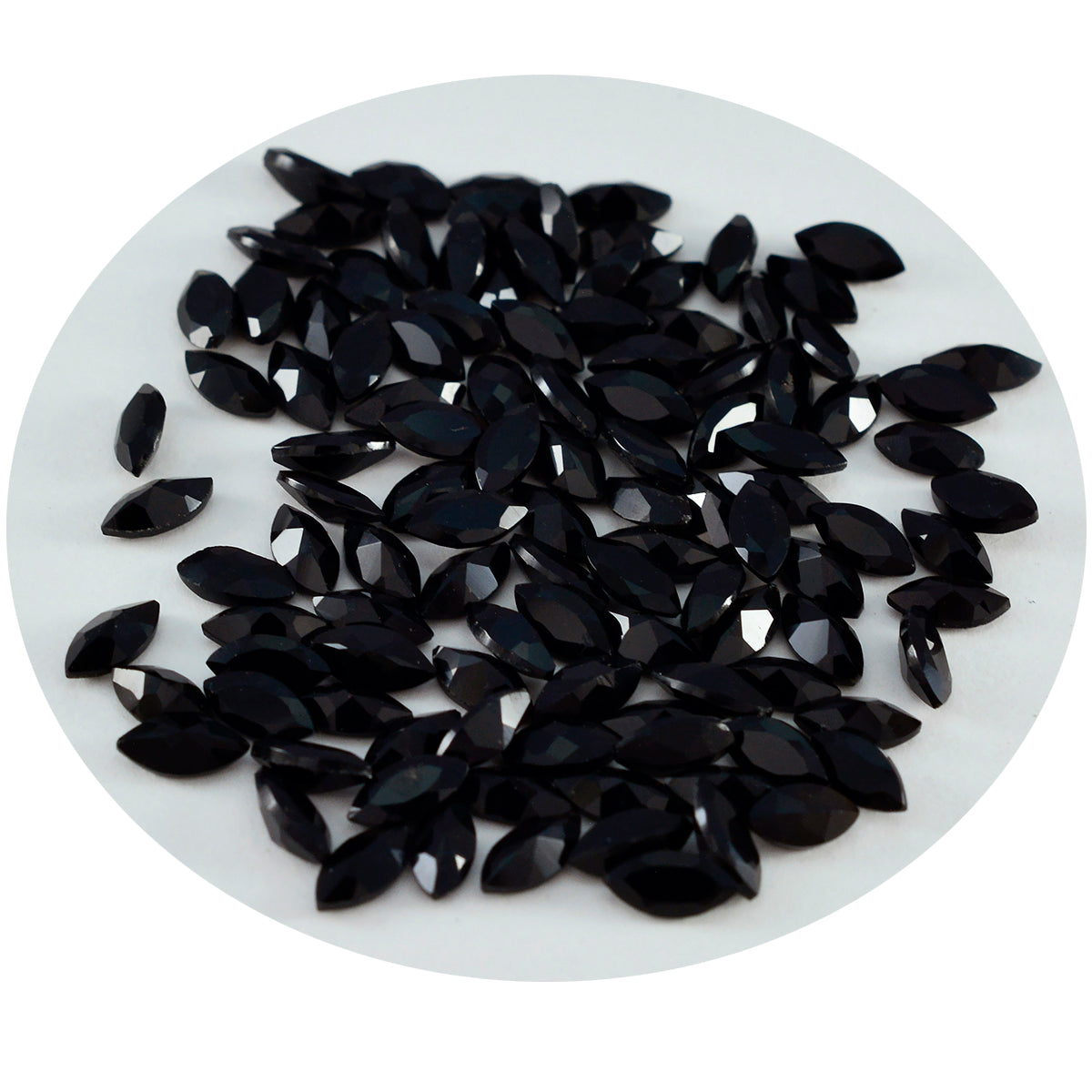 Schwarzer Onyx, 1 Stück, winzig, 4 x 8 mm, Marquise-Optik, facettiert, schwarz, natürliche Halbedelsteine