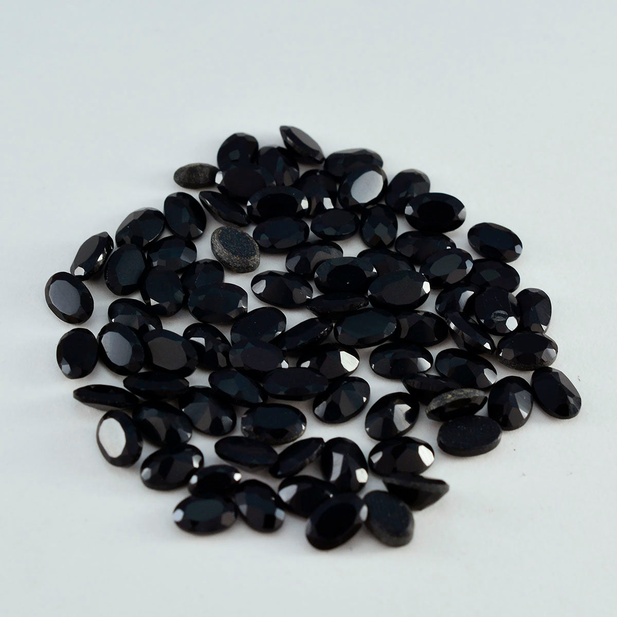 Black Onyx 1PC Medium 7x10 MM Oval Faceted Black High Quality Semi Precious Loose Gemstones Image principale du produit