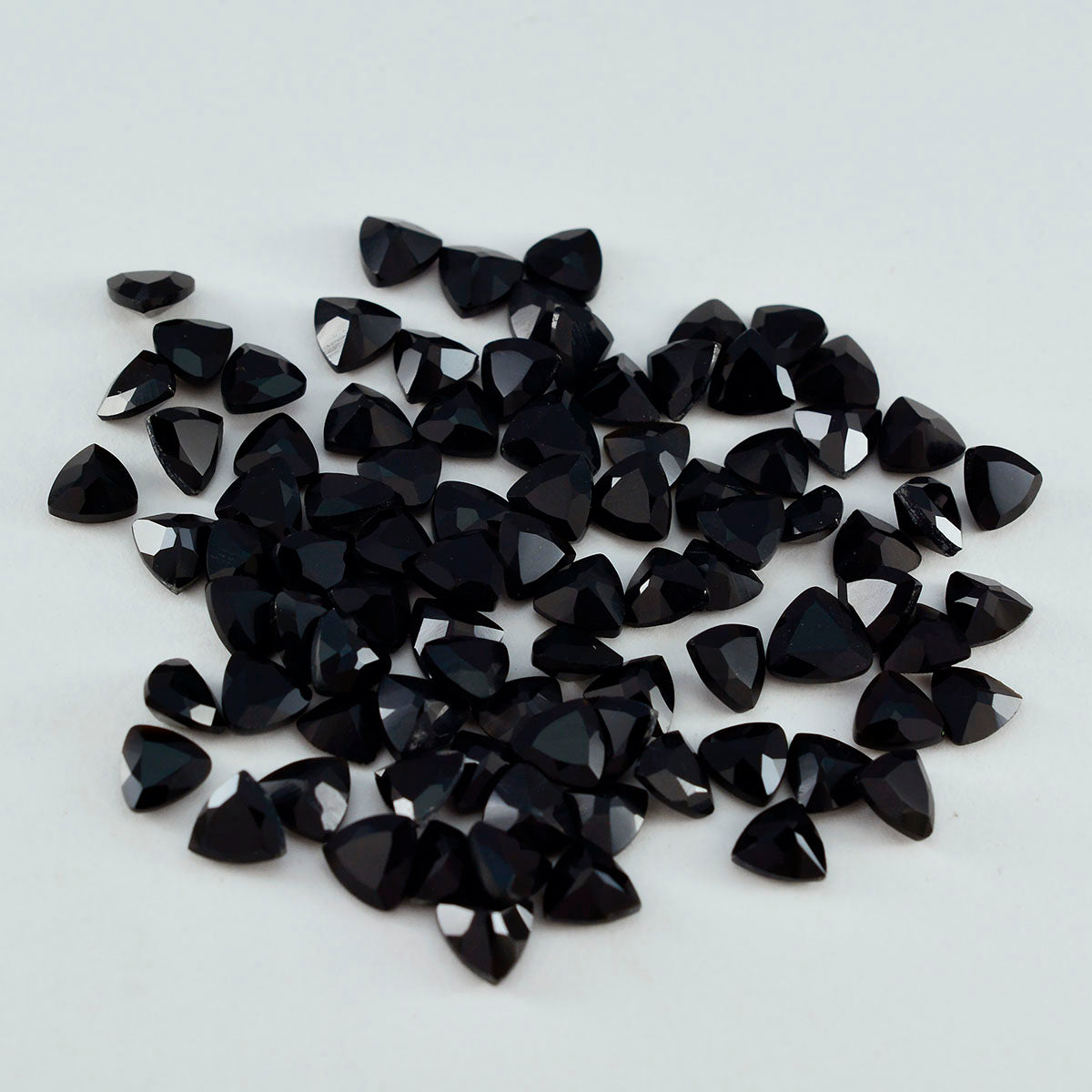 Black Onyx 1PC Tiny 6x6 MM Triangle Faceted Black Polished Semi Precious Loose Gems Huvudsaklig produktbild