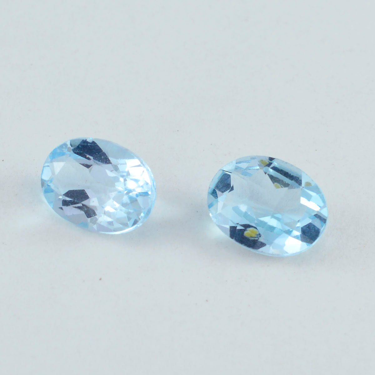 Himmelblauer Topas, 1 Stück, mittelgroß, 7 x 10 mm, oval, facettiert, blau, hochwertige, lose Halbedelsteine