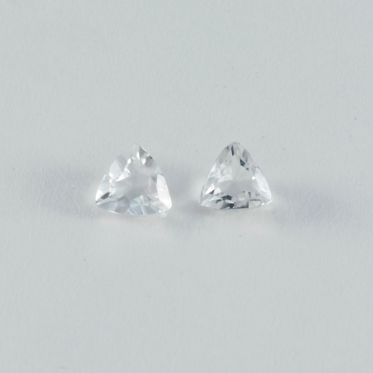 Bergkristall, 10 Stück, winziger 5 x 5 mm, dreieckig, facettiert, weiß, funkelnder Halbedelstein, loser Edelstein Hauptbild