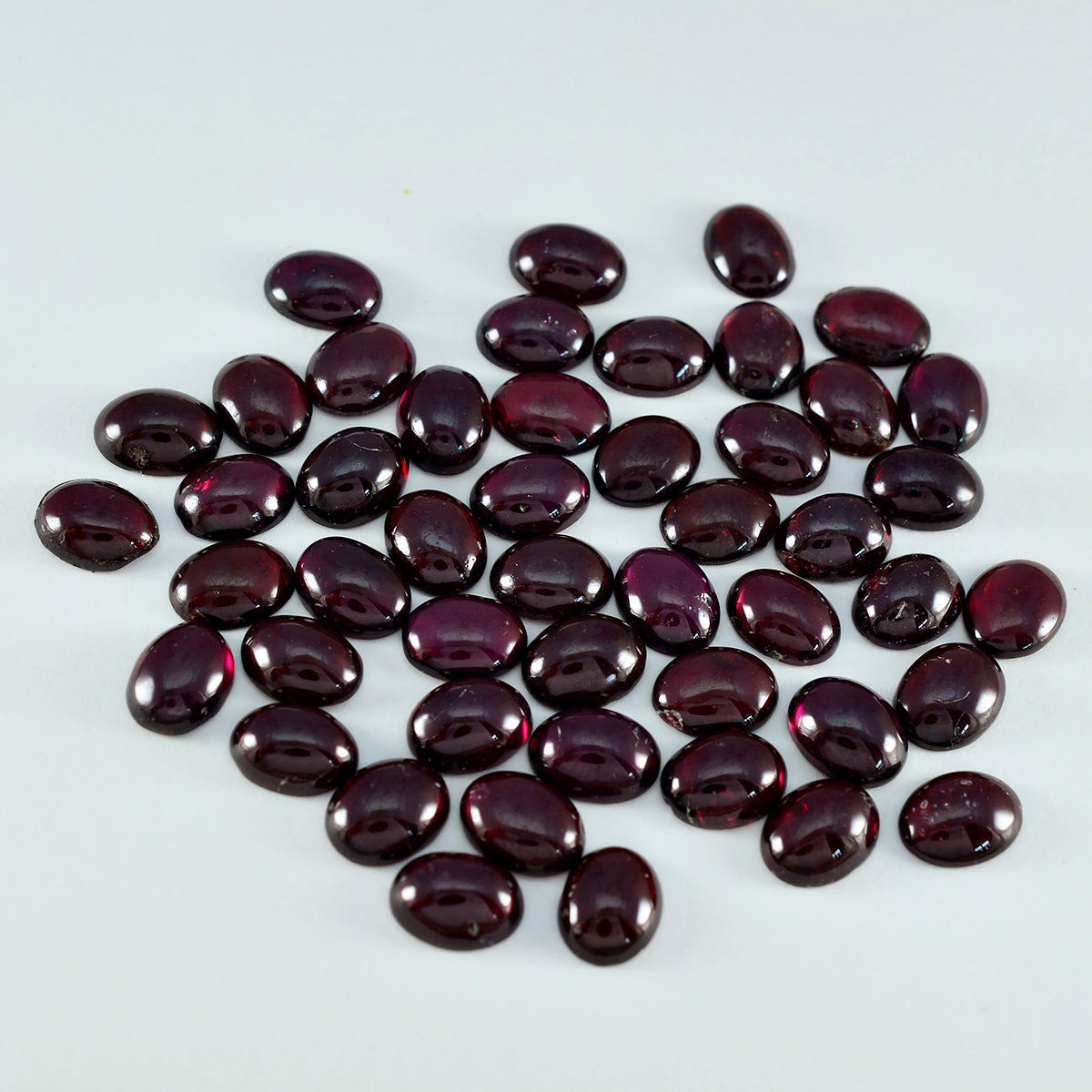 Garnet 1PC Tiny 5x7 MM Oval Cabochon Red Superior semi Precious Semi Precious Gemstone Immagine principale del prodotto