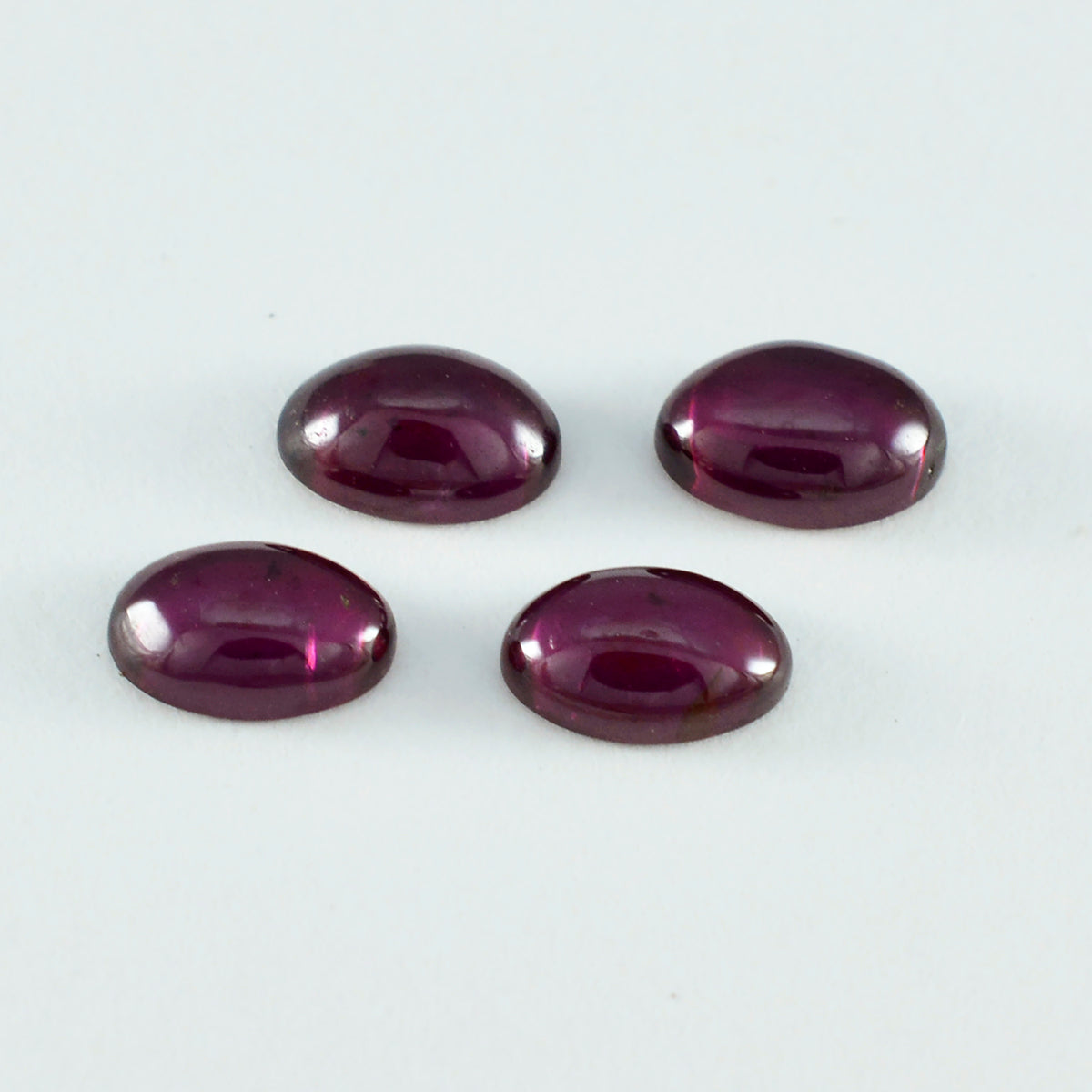 Garnet 1PC Medium 8x10 MM Oval Cabochon Red Polished semi Precious Loose Gemstones Image principale du produit