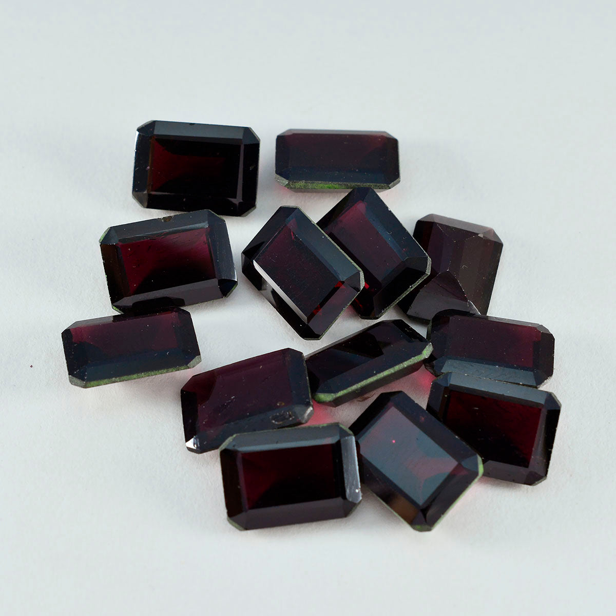 Garnet 1PC Small 7x9 MM Emerald Faceted Red Natural Semi Precious Gems Главное изображение товара