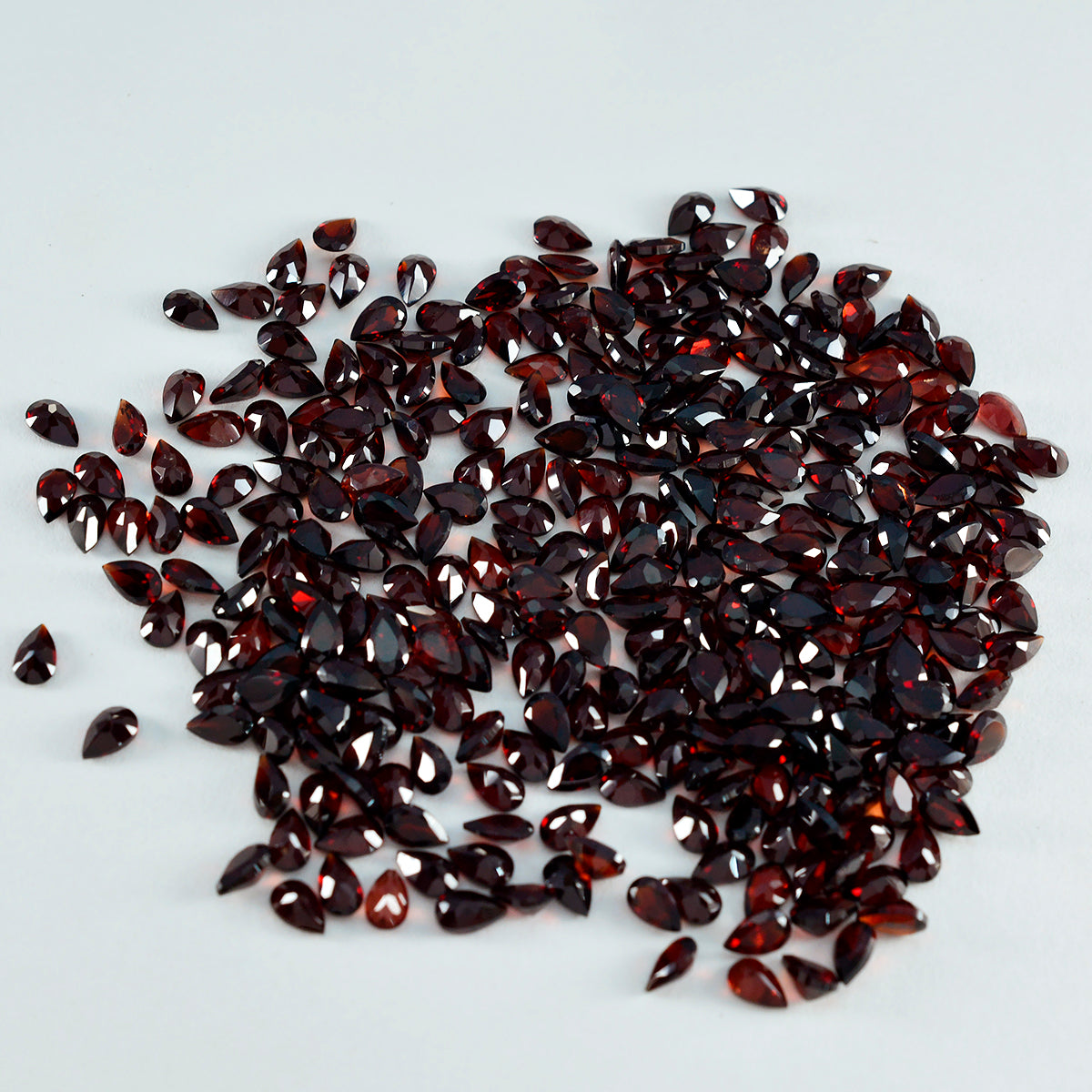 Garnet 1PC Small 6x8 MM Pear Faceted Red Superior Semi Precious Gems Huvudsaklig produktbild