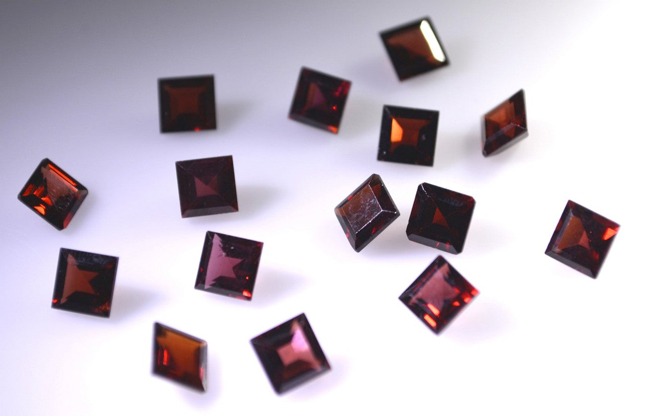 Garnet 1PC Small 7x7 MM Square Faceted Red Splendid Semi Precious Loose Gemstone