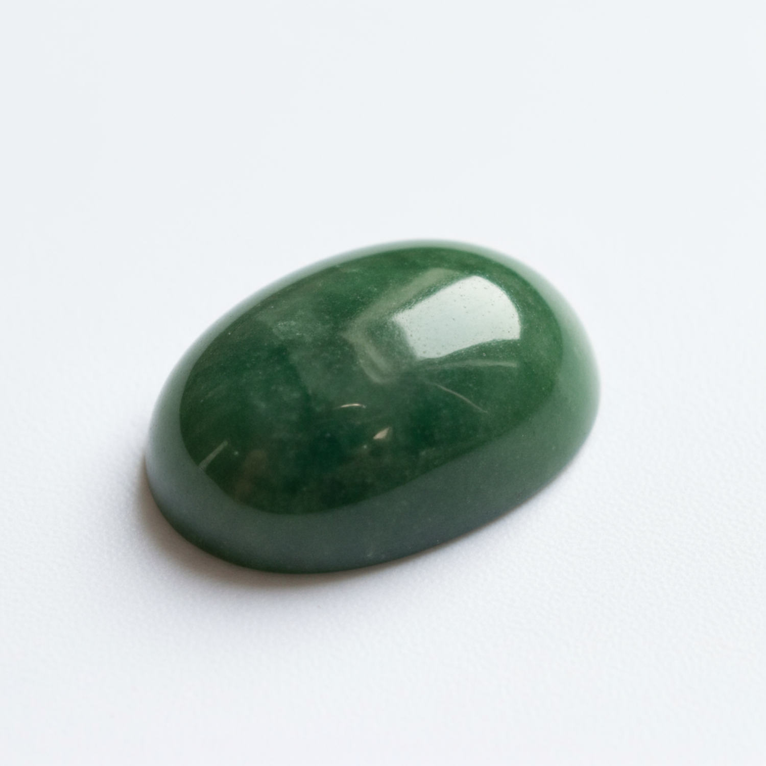 Green Jade 1PC Medium 8x10 MM Oval Cabochon Green Shine semi Precious Precious Gemstone Huvudsaklig produktbild