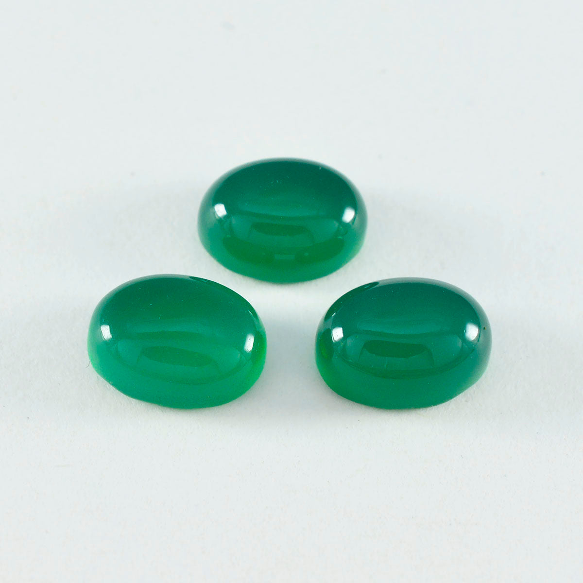 Green Onyx 1PC Large 8x12 MM Oval Cabochon Green Luster semi Precious Precious Gemstone Huvudsaklig produktbild