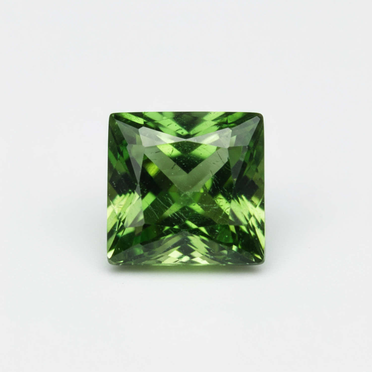 Green Tourmaline 1PC Small 7x7 MM Square Faceted Green Splendid Semi Precious Gems メイン画像