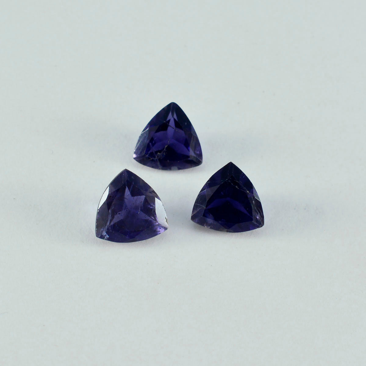 Iolite 1PC Chunky 15x15 MM Triangle Faceted Blue Superior Semi Precious Gems Immagine principale del prodotto