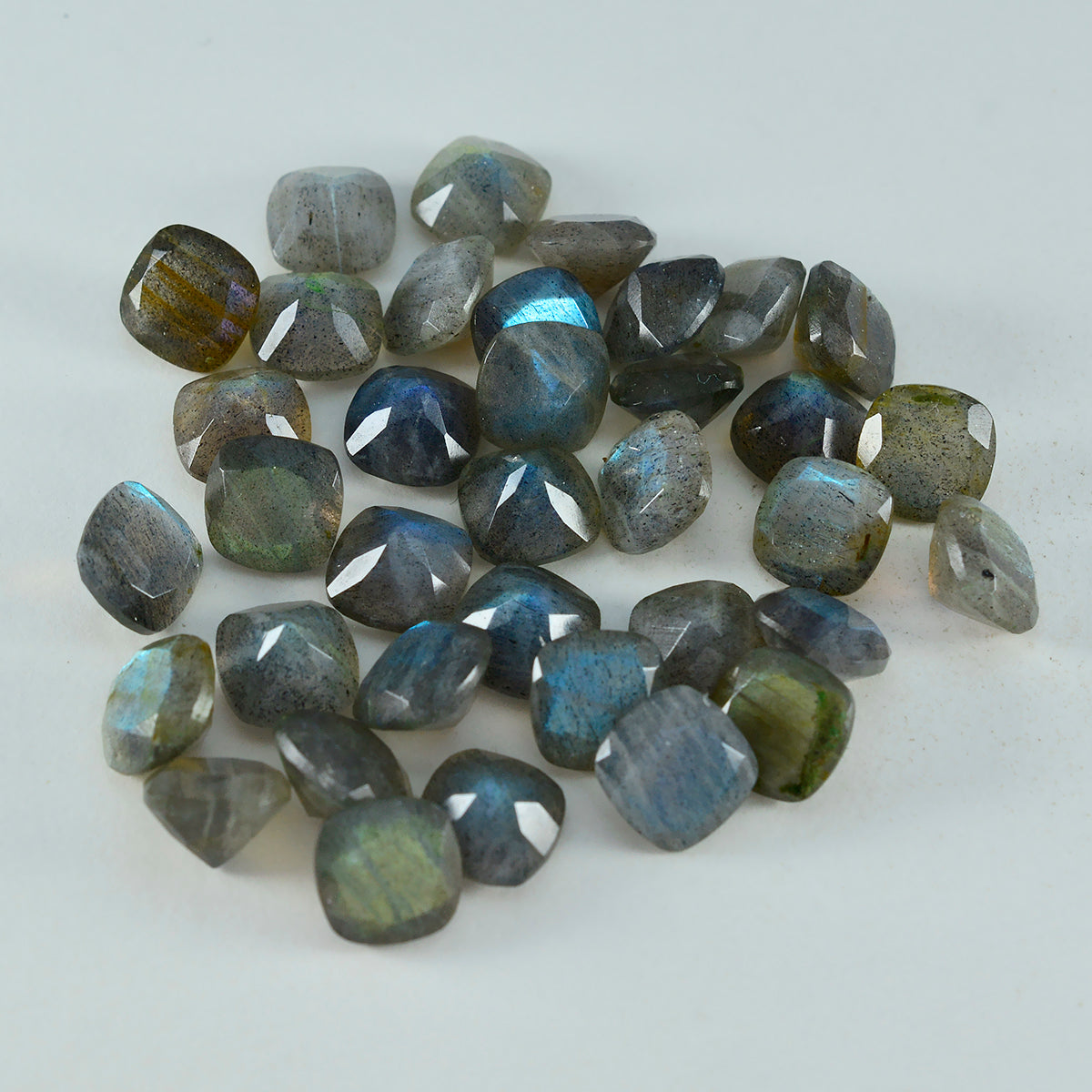 Labradorite 1PC Medium 9x9 MM Cushion Faceted Gray Lustrous Semi Precious Gems Huvudsaklig produktbild