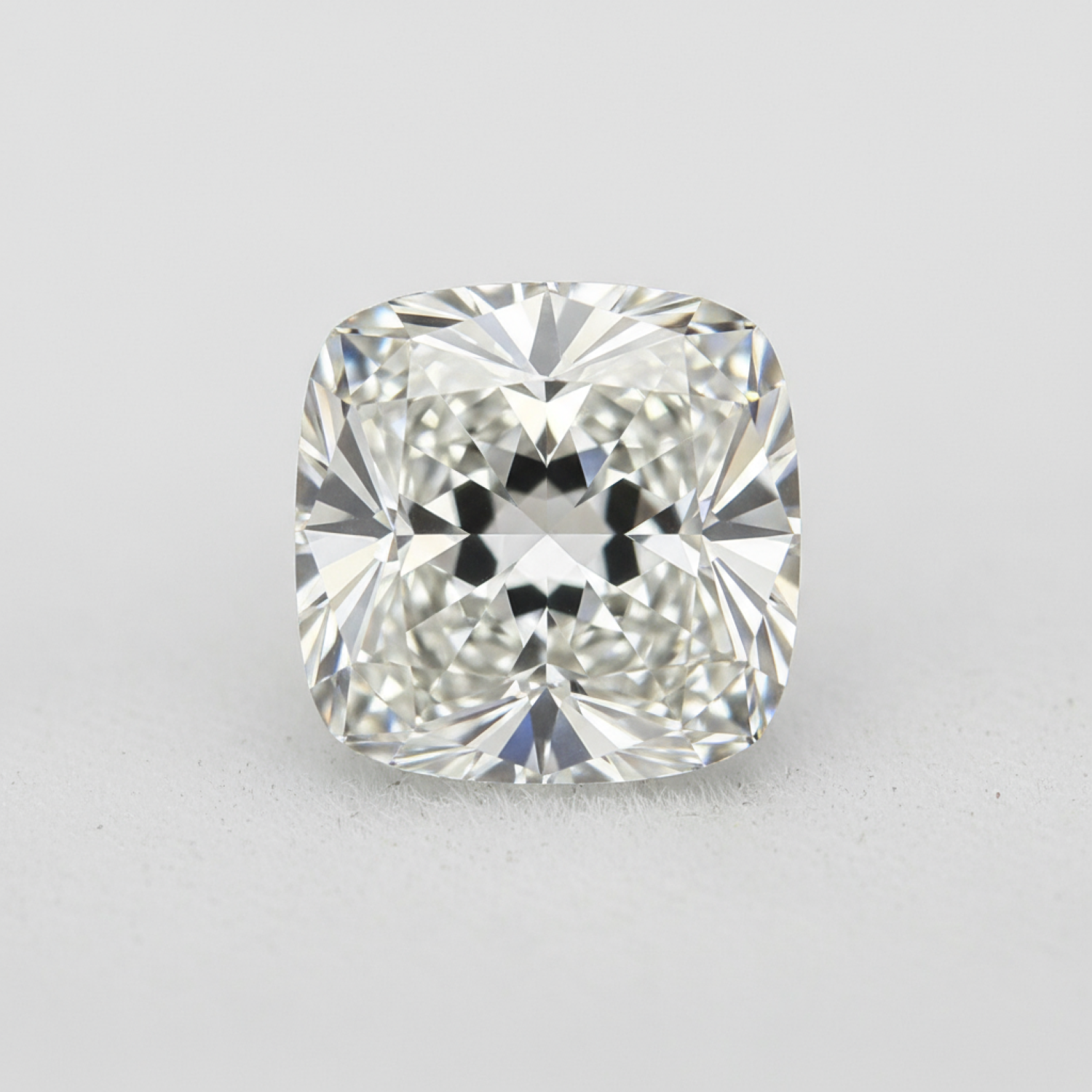 Im Labor gezüchteter Diamant, 10 Stück, winzige 4 x 4 mm, Kissen, facettiert, weiß, brillant, von Menschenhand hergestellte lose Edelsteine メイン画像