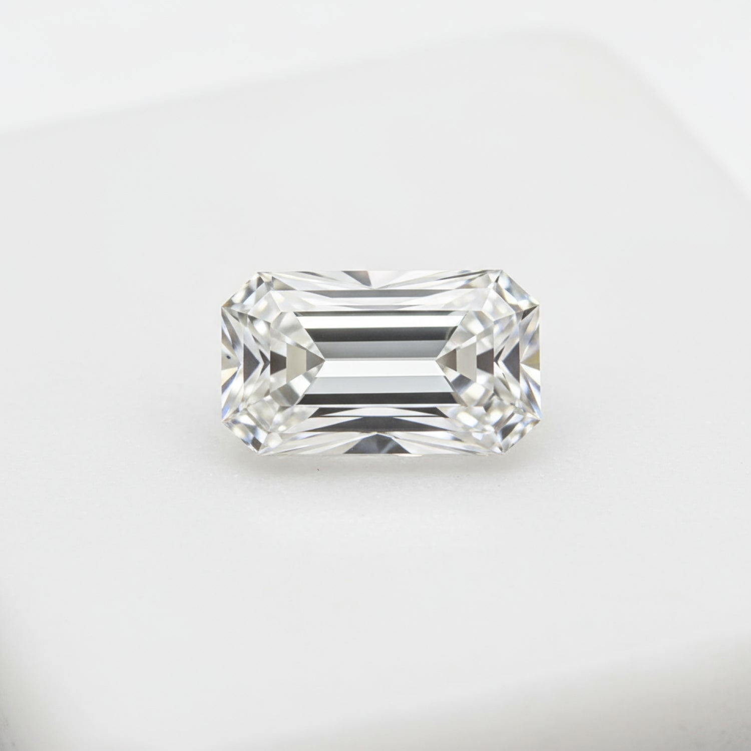 Lab Grown Diamond 1PC Small 7x9 MM Emerald Faceted White Fine Man Made Loose Gemstone