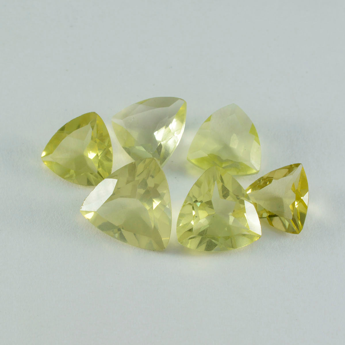 Lemon Quartz 10PC Tiny 4x4 MM Triangle Faceted Yellow Brilliant Semi Precious Loose Gems Immagine principale del prodotto