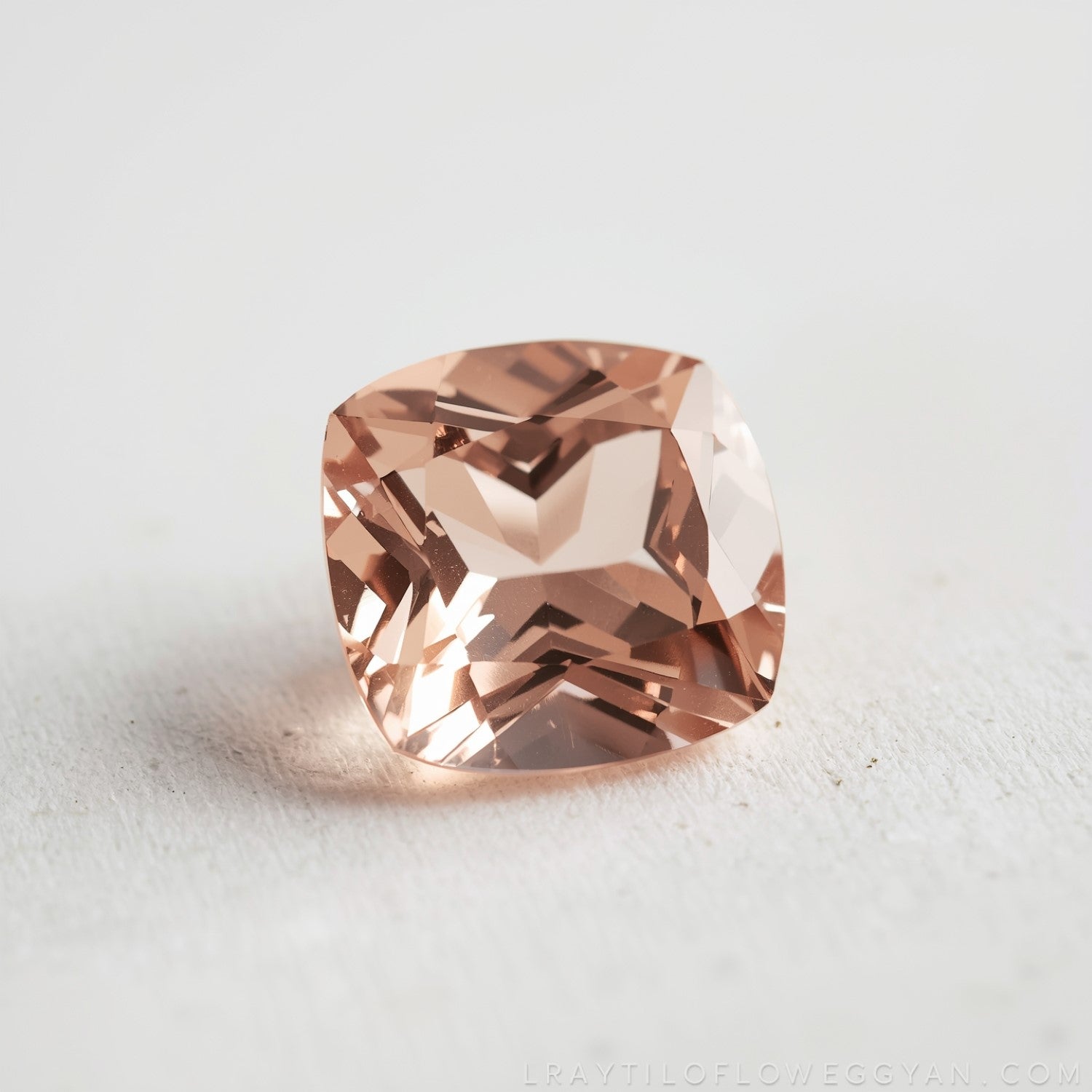 Morganite 1PC Chunky 15x15 MM Cushion Faceted Pink Superior Semi Precious Gems メイン画像