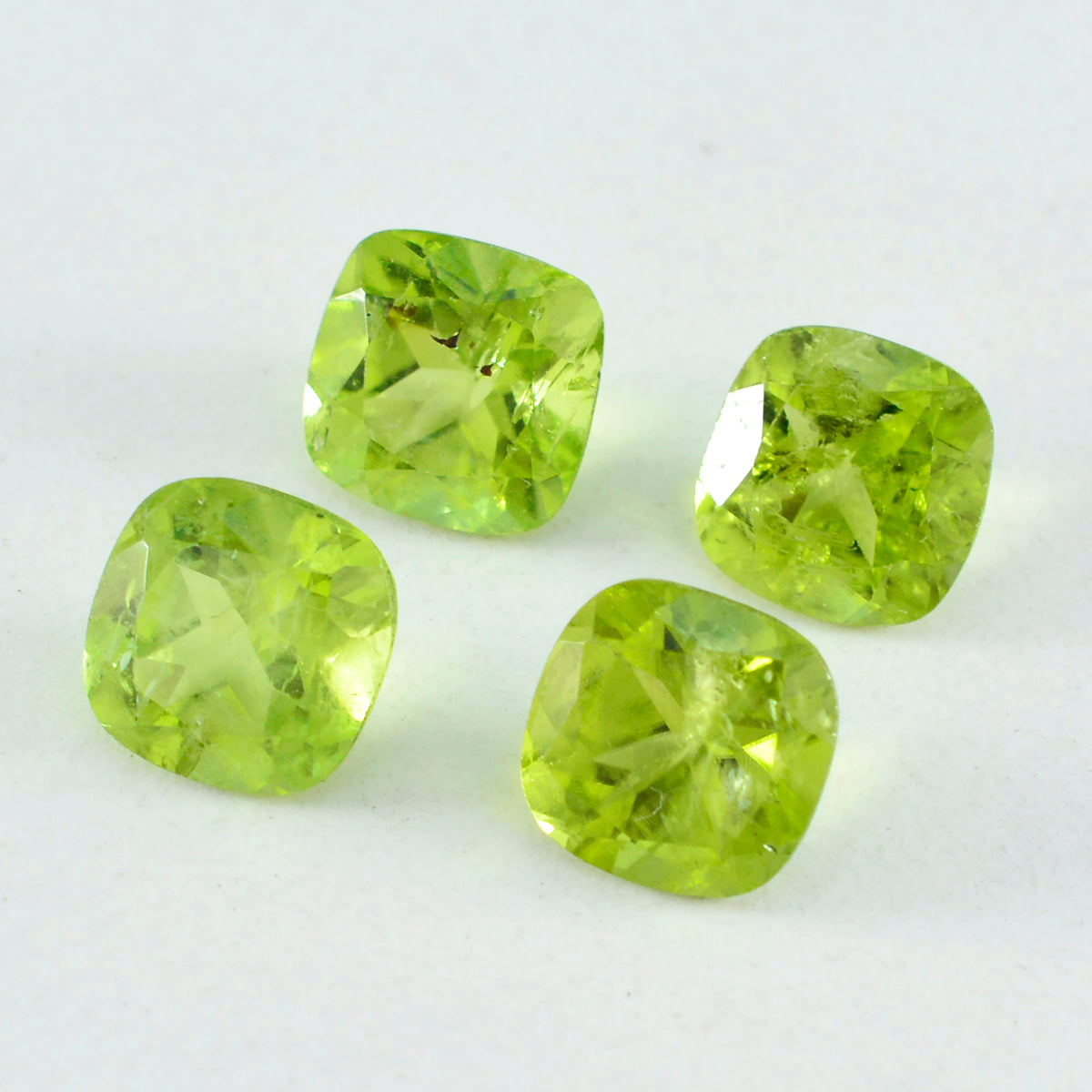 Peridot 1PC Medium 9x9 MM Cushion Faceted Green Lustrous Semi Precious Gems メイン画像