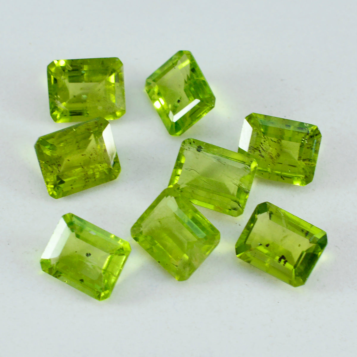 Peridot 1PC Medium 7x10 MM Emerald Faceted Green High Quality Semi Precious Loose Gems メイン画像