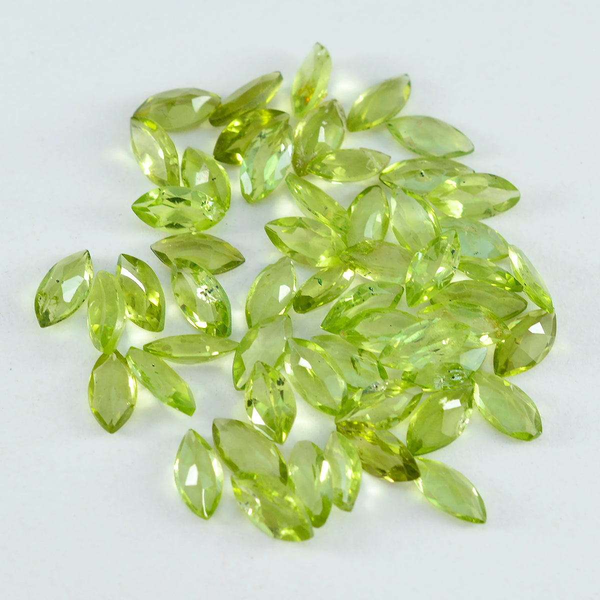 Peridot, 1 Stück, groß, 8 x 16 mm, Marquise-Optik, facettiert, grün, funkelnd, Halbedelstein, loser Edelstein Hauptbild