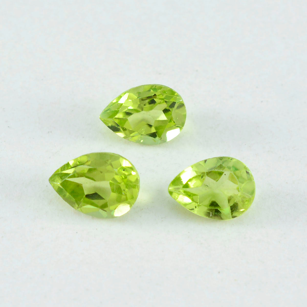 Peridot 1PC Medium 8x10 MM Pear Faceted Green Fiery Semi Precious Gems メイン画像