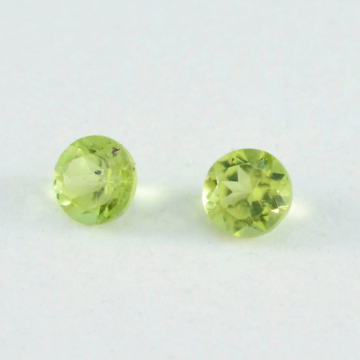 Peridot 1PC Small 7x7 MM Round Faceted Green Splendid Semi Precious Loose Gemstone メイン画像