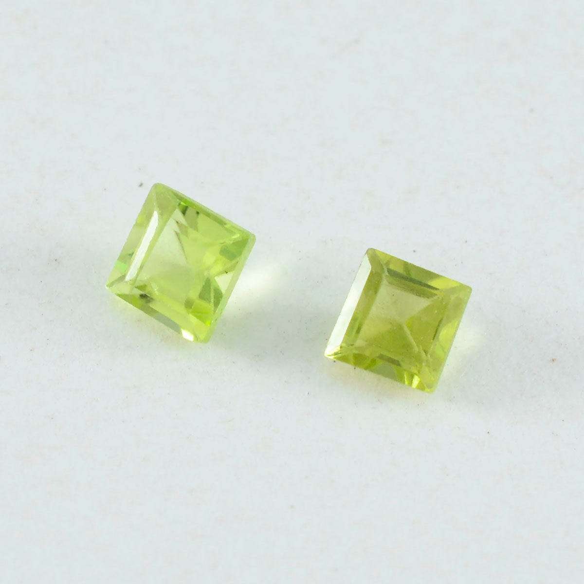 Peridot 1PC Tiny 5x5 MM Square Faceted Green Sparkling Semi Precious Gems