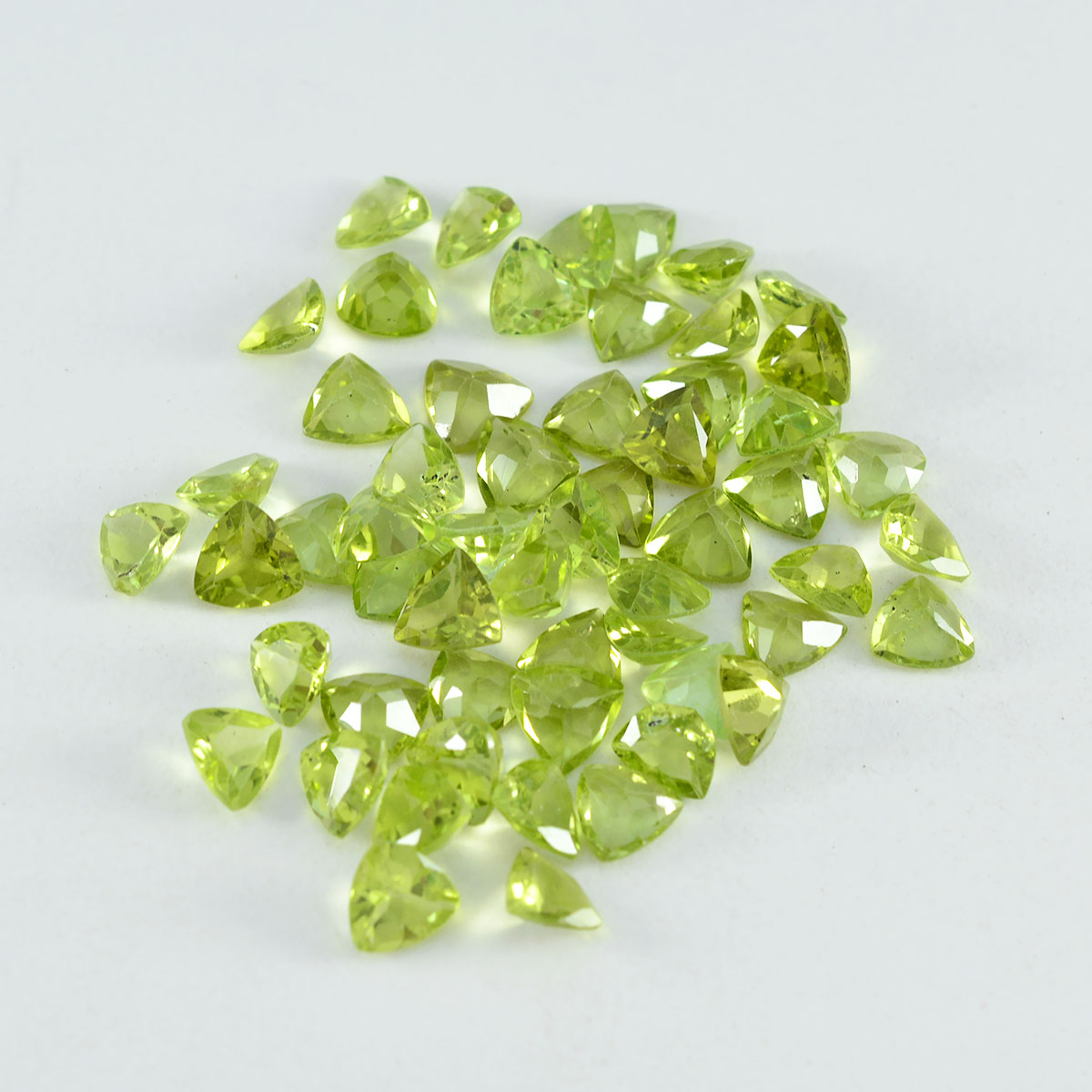 Peridot 1PC Winzige 5x5 MM Dreieck Facettierte Grüne Funkelnde Halbedelsteine Hauptbild