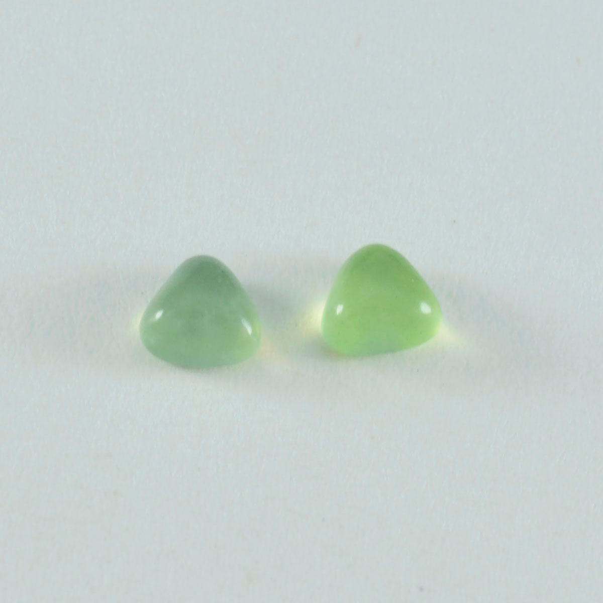 Prehnite 1PC Tiny 6x6 MM Triangle Cabochon Green Superior semi Precious Semi Precious Gemstone Huvudsaklig produktbild