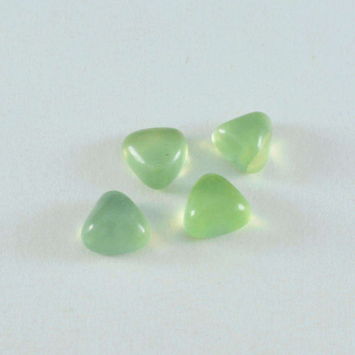 Prehnite 1PC Small 7x7 MM Triangle Cabochon Green Pure semi Precious Precious Gemstone Immagine principale del prodotto