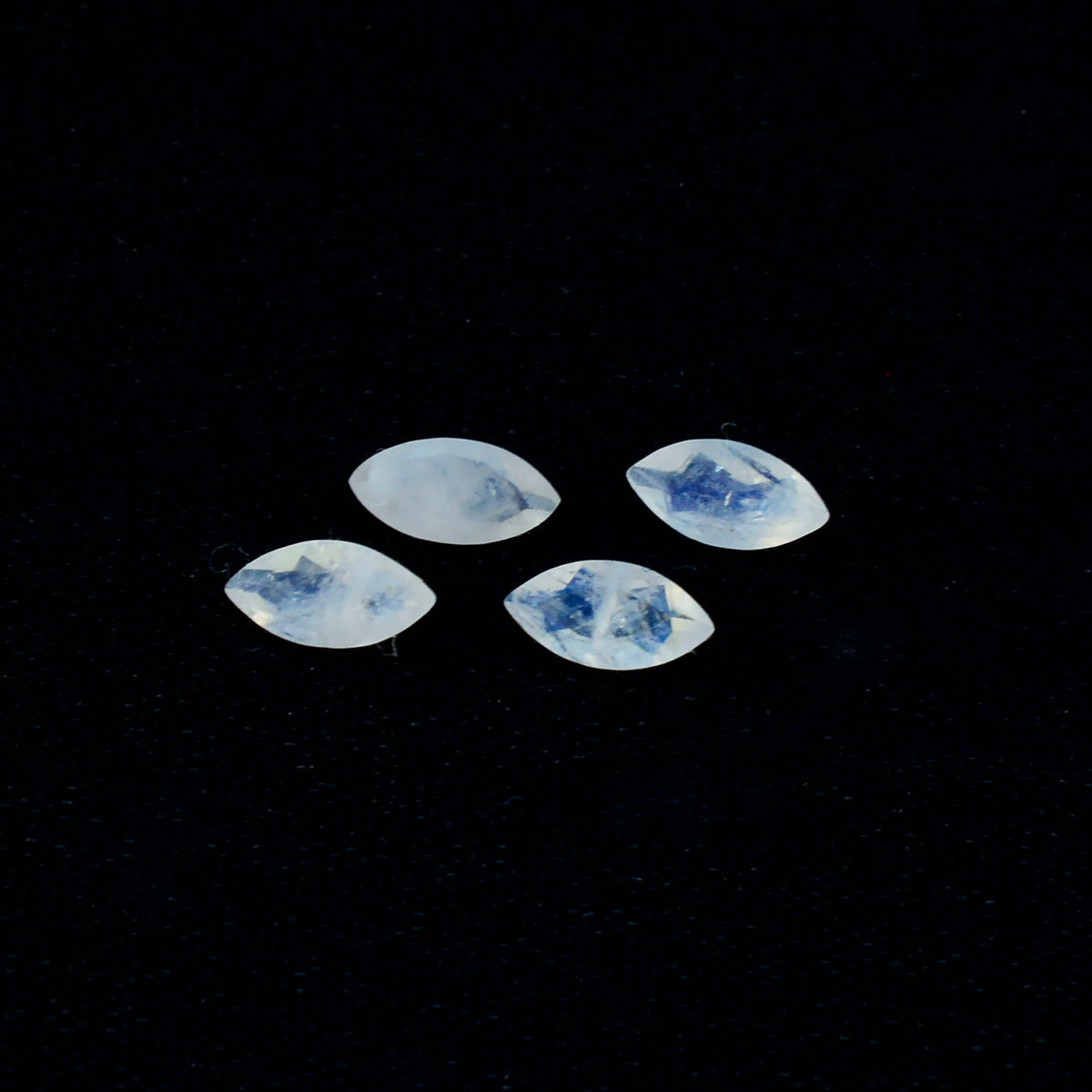 Rainbow Moonstone 1PC Tiny 4x8 MM Marquise Faceted White Sparkling Semi Precious Gems Huvudsaklig produktbild