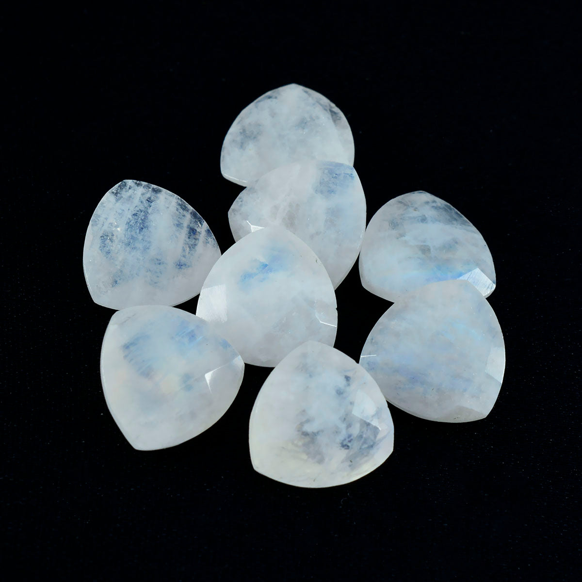 Rainbow Moonstone 1PC Small 8x8 MM Triangle Faceted White Luster Semi Precious Loose Gemstones Huvudsaklig produktbild