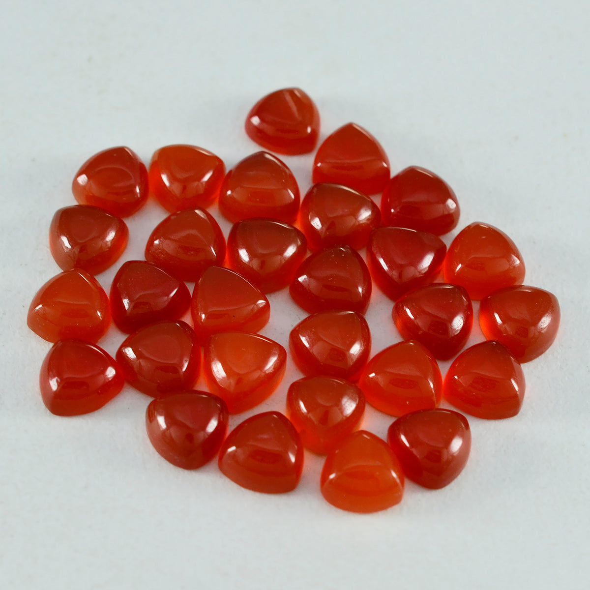 Red Onyx 10PC Tiny 5x5 MM Triangle Cabochon Red Luster semi Precious Loose Gemstones Image principale du produit