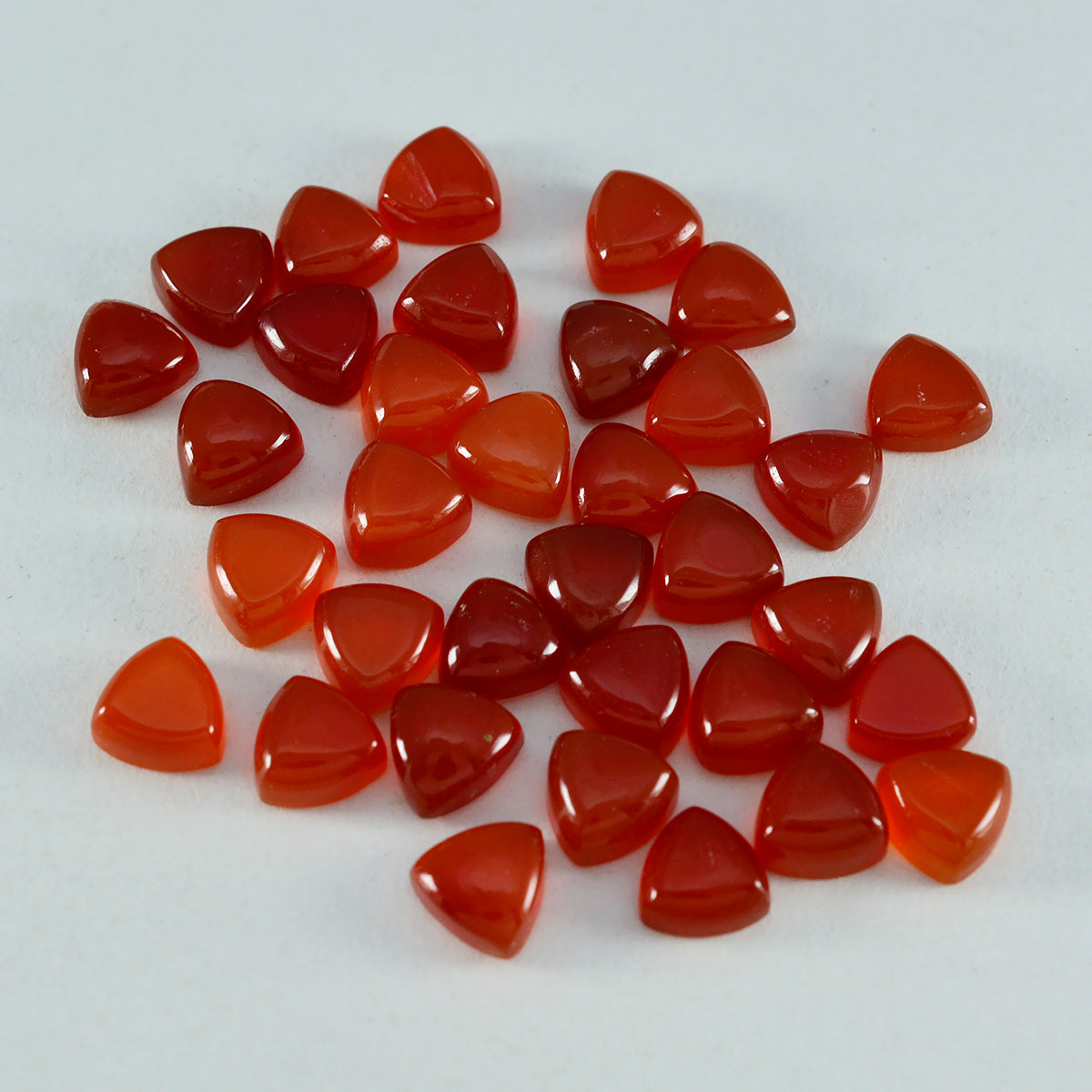 Red Onyx 1PC Tiny 6x6 MM Triangle Cabochon Red Lustrous semi Precious Semi Precious Gemstone Hoofdafbeelding
