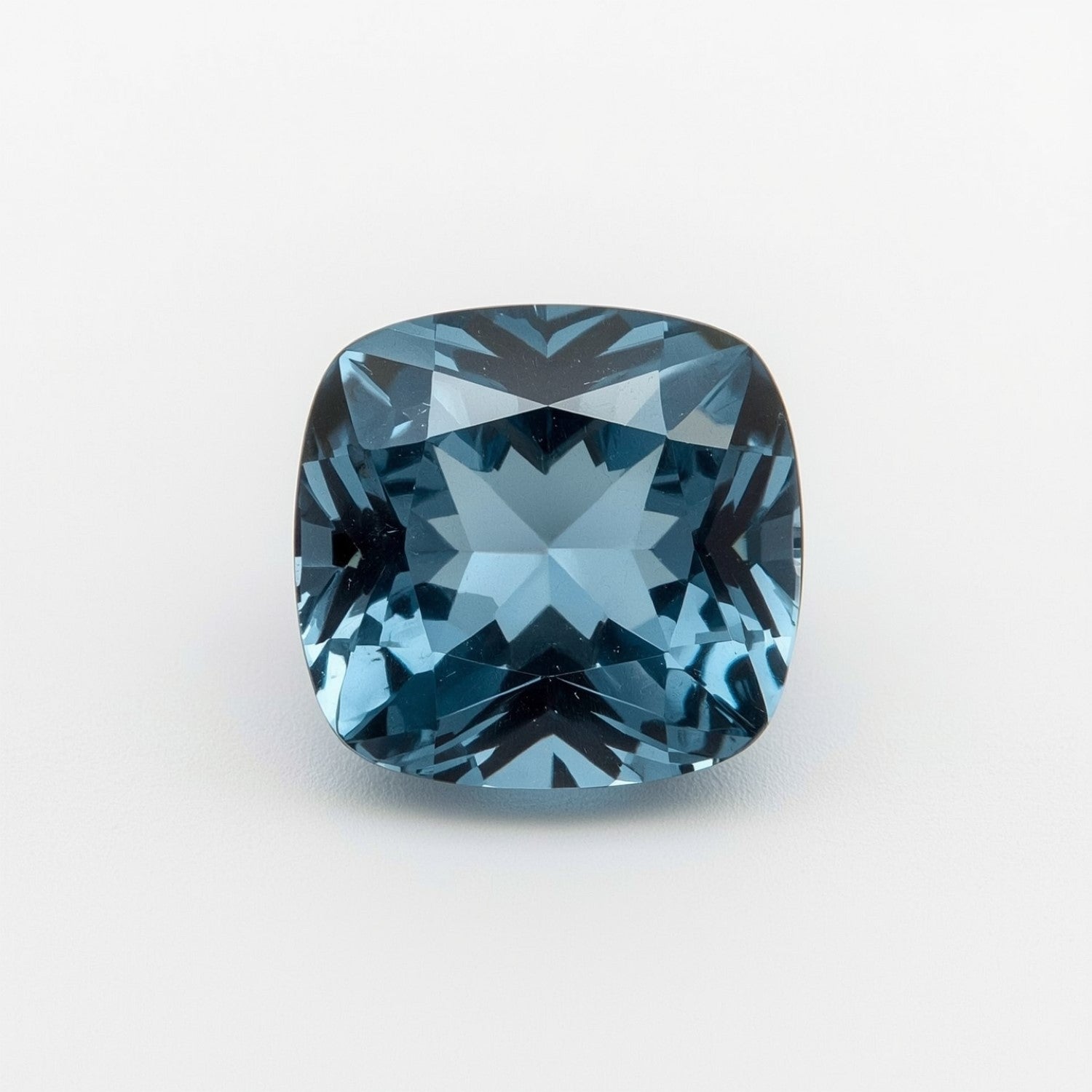 Swiss Blue Topaz 1PC Chunky 13x13 MM Cushion Faceted Blue Natural Semi Precious Gems Hoofdafbeelding
