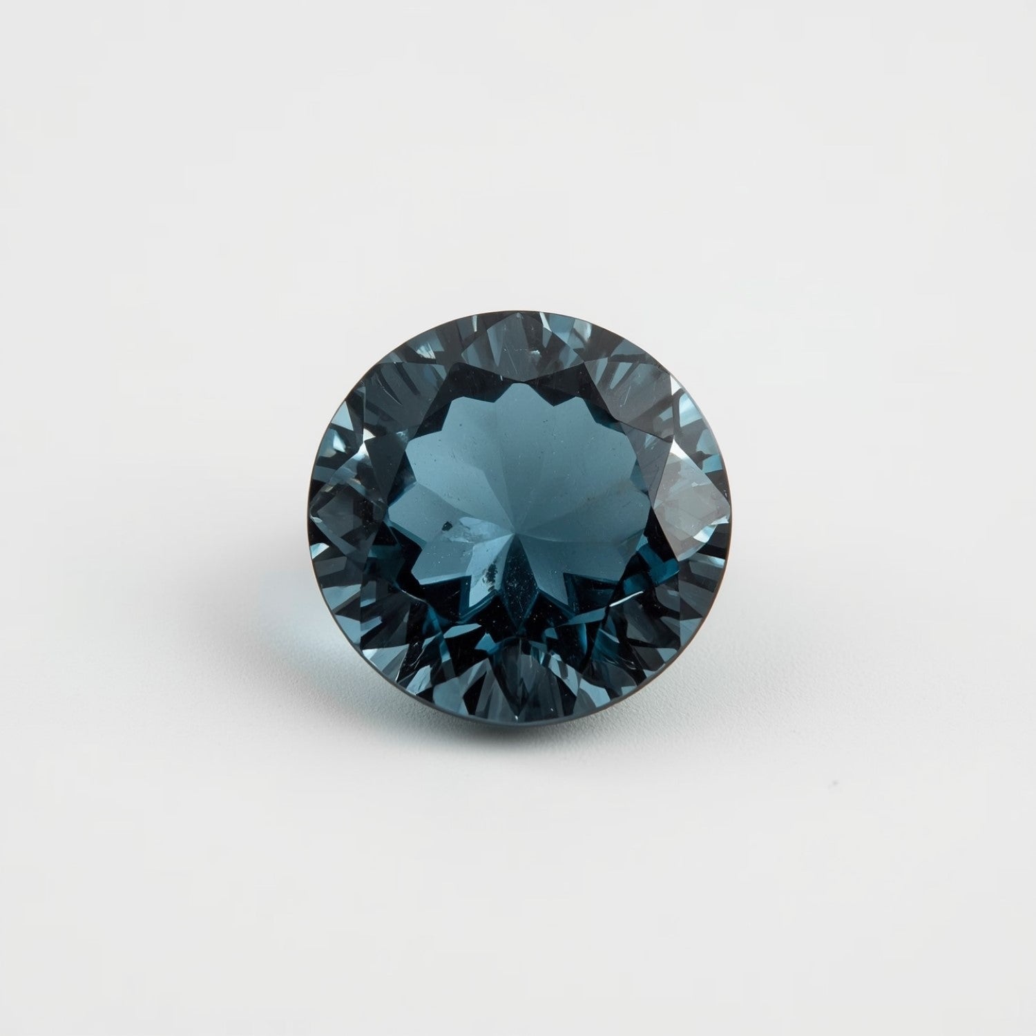 Schweizer Blautopas, 1 Stück, klein, 8 x 8 mm, rund, facettiert, blauer Glanz, Halbedelsteine, lose Edelsteine