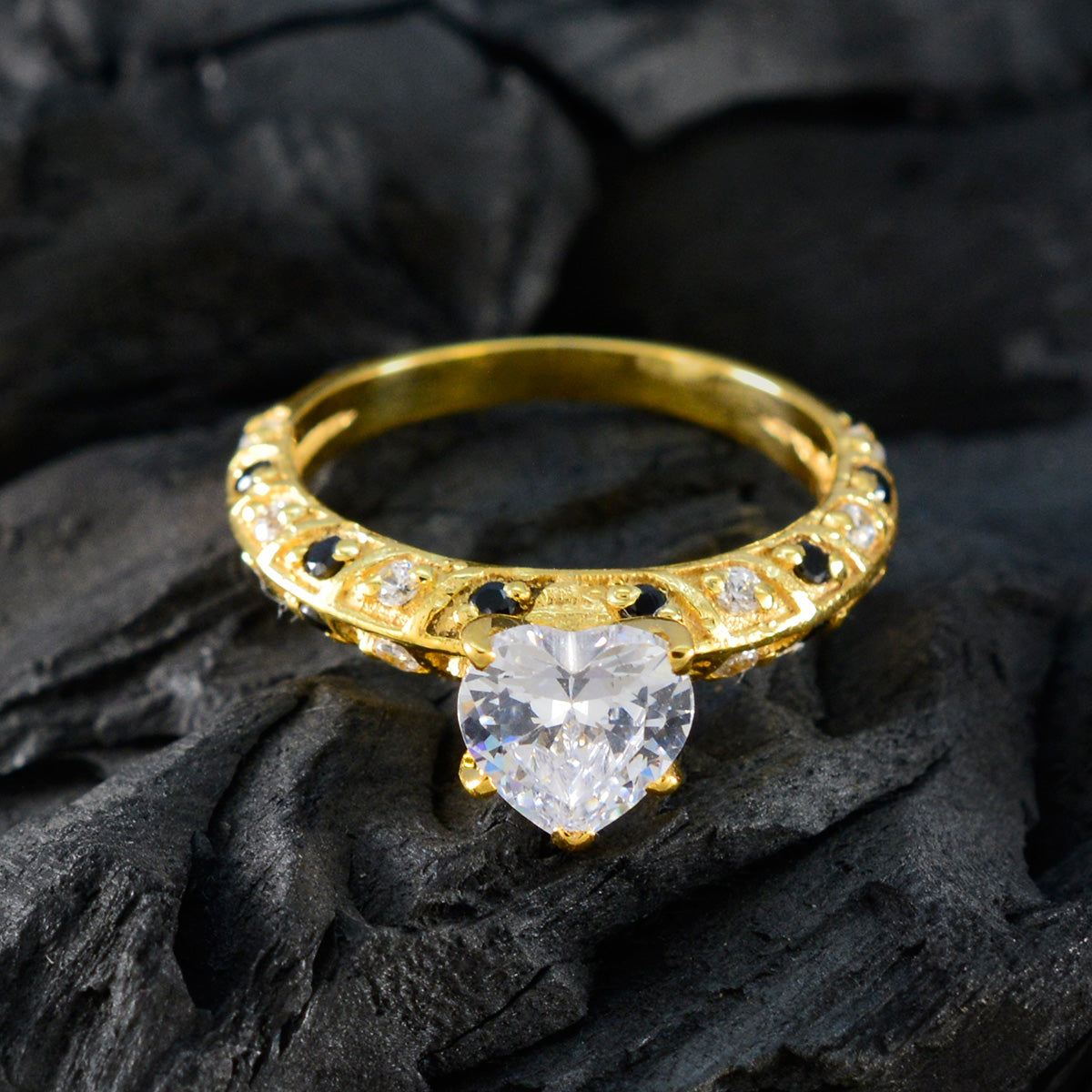 Anillo de plata vintage riyo con chapado en oro amarillo, piedra de zafiro azul, ajuste de punta en forma de corazón, joyería de moda, anillo de Año Nuevo