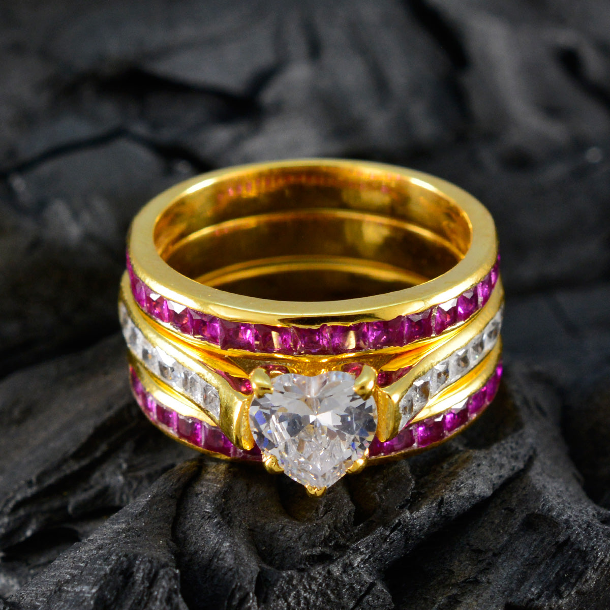 Riyo, venta al por mayor, anillo de plata con chapado en oro amarillo, piedra de rubí cz, ajuste de punta en forma de corazón, joyería nupcial, anillo para el día de la madre