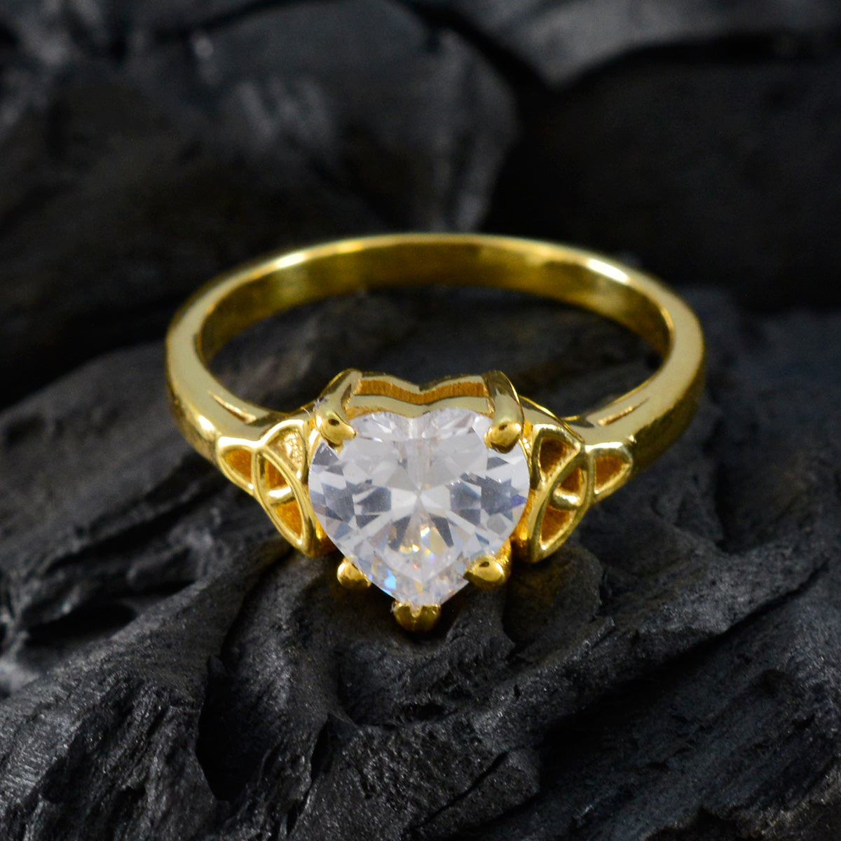 Riyo Uitstekende zilveren ring met geelgouden witte CZ stenen hartvormige jubileumring